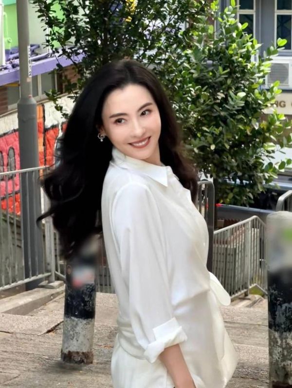 搜狐娱乐讯 近日,张柏芝一组多造型随拍曝光。她风格百变,兼顾飒爽与松弛,尽显绝佳状态与多元魅力。