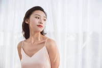 情人之间，能忍住这么久不联系，意思很明显了