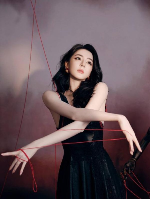 迪丽热巴状态在线。