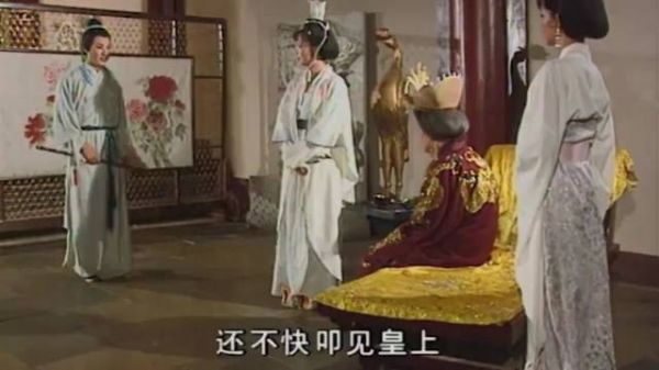 武则天：当武则天第一次见男宠张昌宗，刘晓庆那神情绝了！