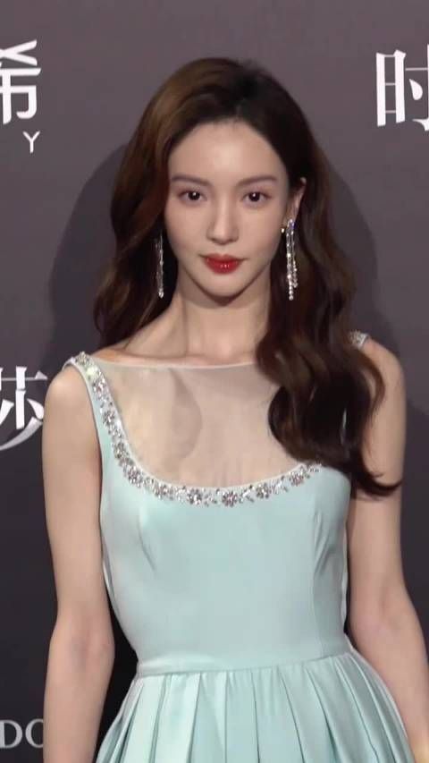 金晨颜值巅峰时期女神称号实至名归，大家喜欢什么时期的金晨呢