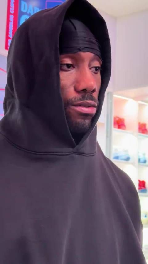 小卡回应他的手腕伤势:还可以吧，带伤出战，只能这样了！