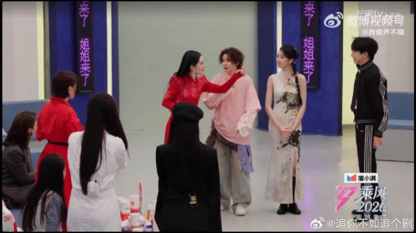 王濛直播金句频出登顶热搜，网友赞其镜头感绝佳