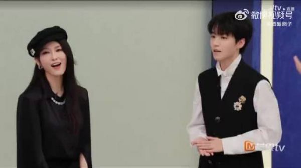 王俊凯徐洁儿合作舞台献唱无人乐园