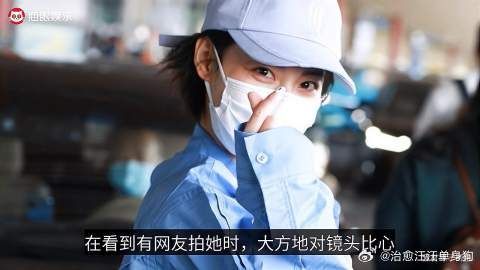 张嘉倪买超同框秀恩爱，事业上升期结婚，曾因6年未办婚礼落泪