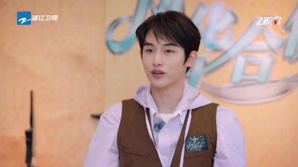 董思成主动报备未婚无子，艺人坦诚引关注