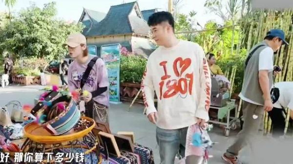 鹿晗节目中被陈赫调侃买单，大方回应显暖意