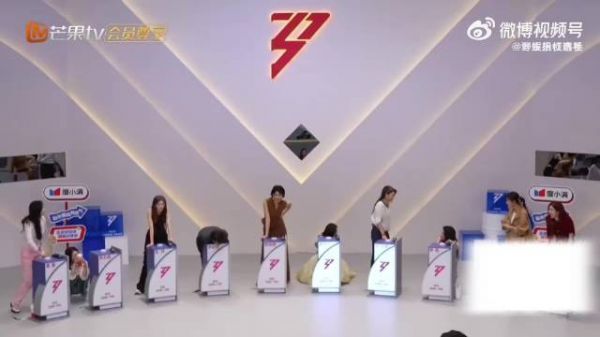 舞台上的可爱小乌龙,爆灯撤回瞬间,温柔又灵动,让人难忘