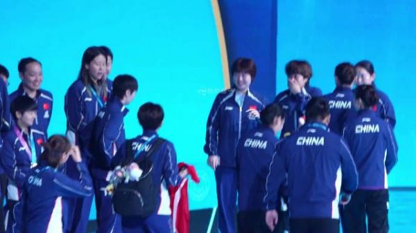 刘诗雯晒与孙颖莎王曼昱合照