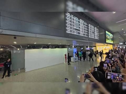 莎莎和大头的人气,很多娱乐圈的明星都比不上,全都是举着手机录视频拍照的