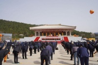 吵翻了！董宇辉参加黄帝陵公祭，流量和庄重就不能共存？