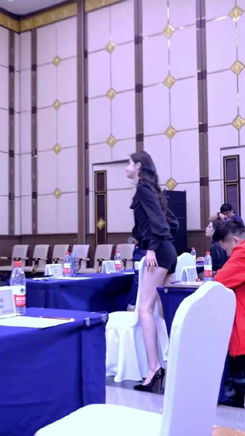 当我第一次见到琳园长，这，这，这，腿也太权威了吧~ 而且白到发光！