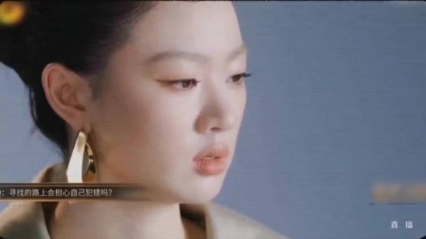 单依纯回应质疑称不知何为错，反问大众不接受就是错