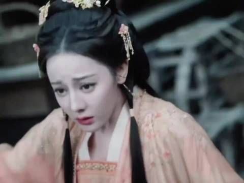 迪丽热巴新造型惊艳亮相,艳鬼风格引热议