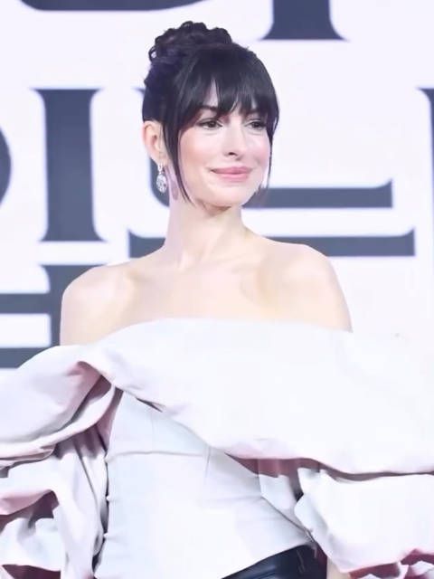 安妮·海瑟薇分享《穿普拉达的女王2》首尔站vlog