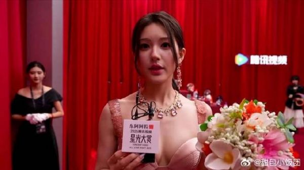 庞铮主持翻车现场!跟赵露思抢麦克风,一点眼力见没有