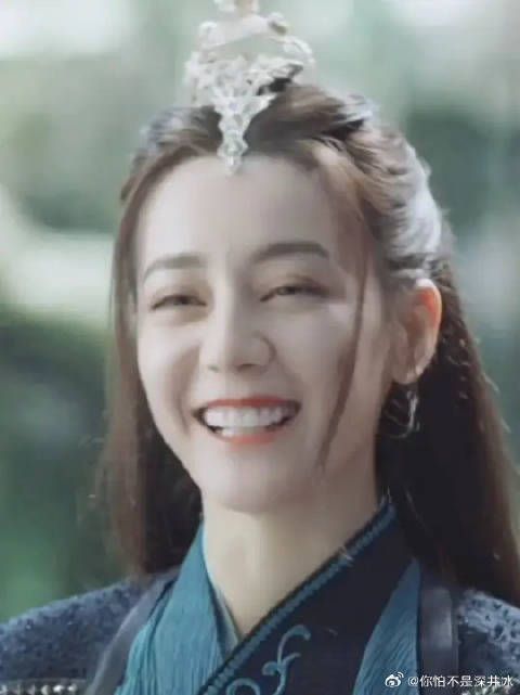 大尾巴鱼吃醋的样子，真的超级可爱