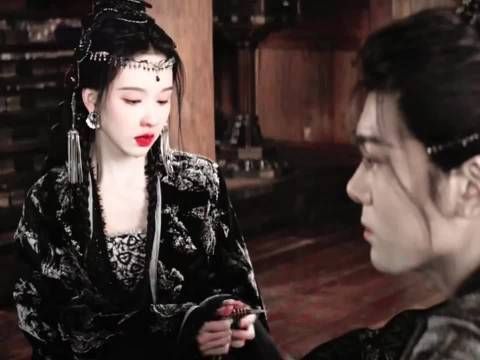 月鳞绮纪首登顶,雾妄言断尾武拾光引热议