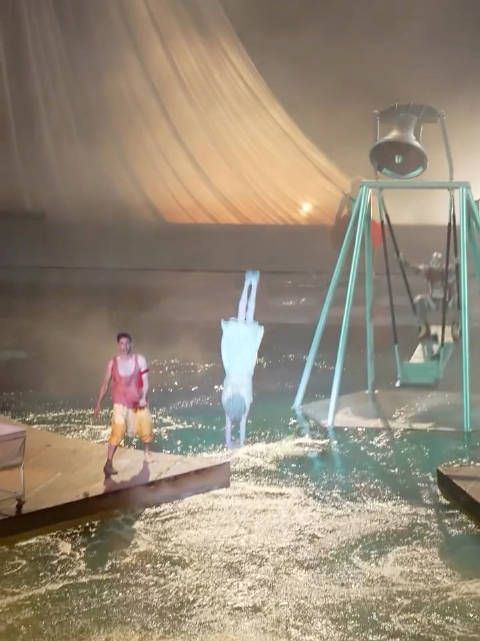 国外也有同款“水花消失术”！