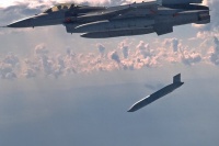 孤注一掷：美国倾全部隐身导弹于伊朗，全球防御缺口乍现