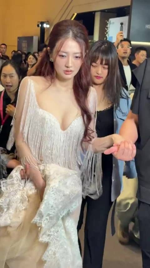 徐璐太美了,走路很快