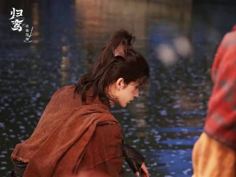 张凌赫待播剧《归鸾》，就是能不能缓缓 这感觉像逐玉男主出轨了？