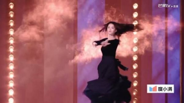 李小冉初舞台赢得实至名归，黑天鹅跳舞完全被惊艳，长得好看跳得更好看！