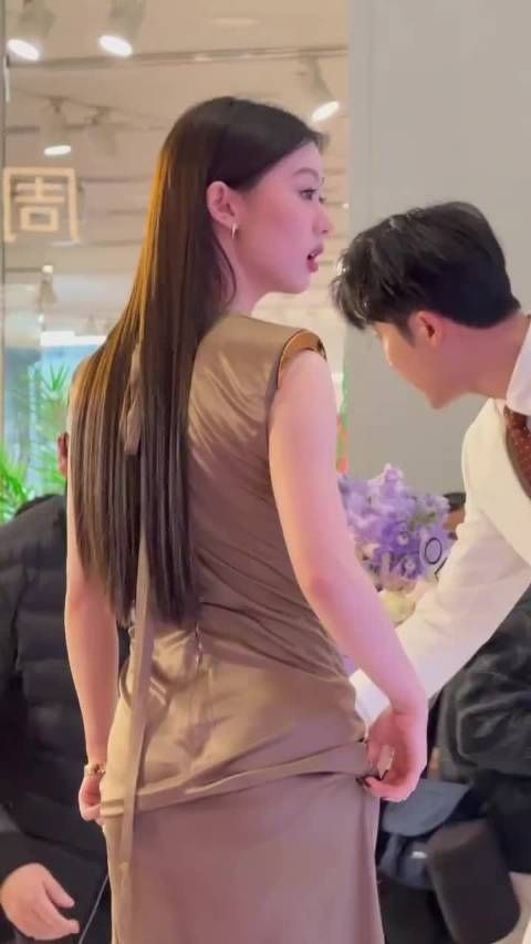 单依纯身材绝了！比例惊人！