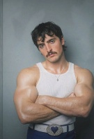 天啊，Benson Boone 的手臂也太犯规了吧，那肌肉线条一看就让人腿软