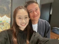 文章再就业开餐馆，42岁的他柔和了很多，女儿为老爸打call