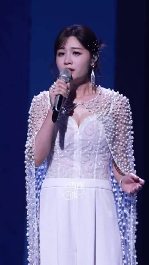我的天啊叶一茜不愧是超女出身，全开麦好稳