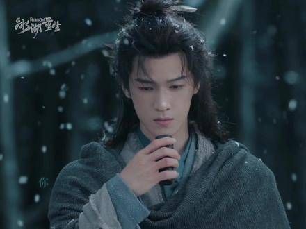 独自吞咽苦楚,默默肩负所有重担