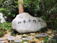 一叶孤舟载诗魂——读《杜甫的船》品诗圣最后的漂流岁月