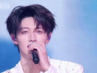 朱志鑫澳门演唱会造型亮相,少年登陆澳门舞台