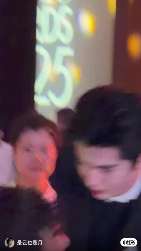 感觉大家对凌赫的占有欲真的强哈哈哈哈哈哈也真的很爱哈哈哈哈