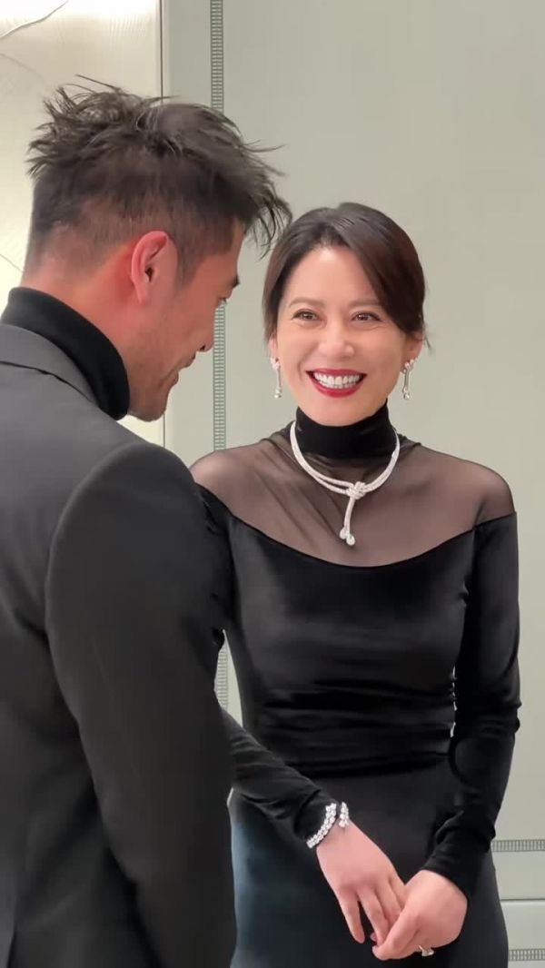 俞姐姐对着冬奥会冠军宁忠岩双手比大拇指：棒！俞飞鸿是真的优雅漂亮