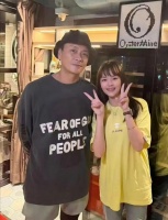 46岁黄宗泽素颜吃饭被偶遇，整个人看起来脸色憔悴，形象判若两人。