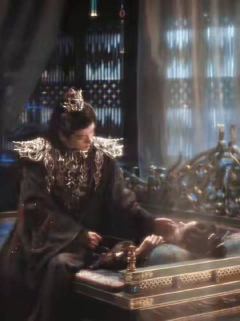 第一反应竟是关心手掌是否红肿？这波真·男鬼式强制爱太上头了！