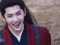 杨洋新造型引发关注