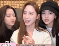 欧阳妮妮被质疑针对妹妹！曝光欧阳娜娜素颜，自己全妆叫对方保姆