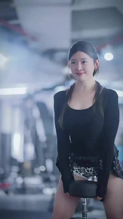 韩艺肤白貌美街拍美女