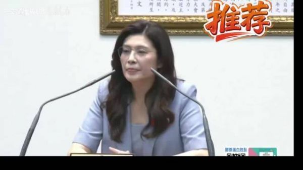 郑丽文回应美国纽约时报记者提问为什么要选择先去大陆而把美国放到次要位置上