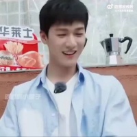 李昀锐早期的采访说不介意姐弟恋哦，感觉孟姐勾个手指，他都能来，又磕到了