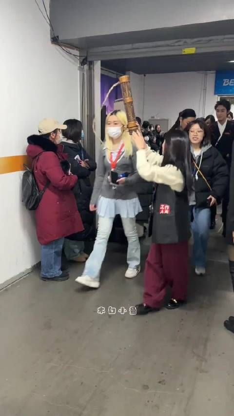 封神2演员费翔娜然汤唯微博之夜英文交流引热议