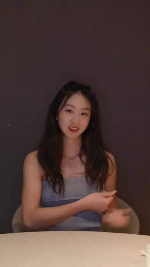 森碟长大后变小美女了咧，好漂亮啊