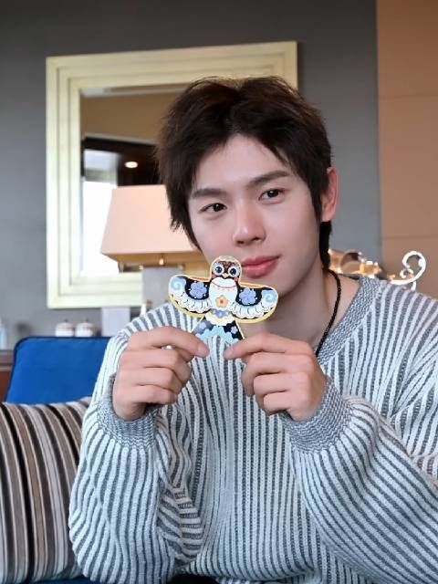 《HB健康与美容》杂志 2026.1-2期×演员@景研竣 拍摄花絮