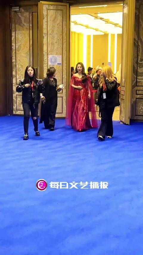 北影节开幕｜还没踏上红毯@演员马丽 就开始提气了！礼服好看，但！太瘦了