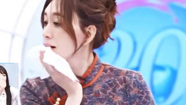 李小冉机智答题展现满分美貌