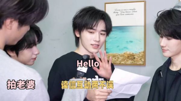 宋亚轩刘耀文片场互动,默契传递大疆相机