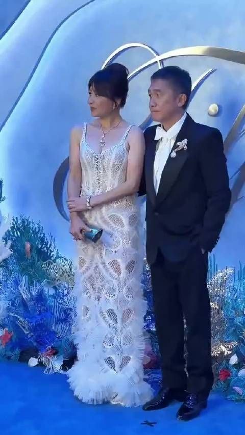 梁朝伟刘嘉玲牵手出席活动,婚姻30年恩爱如初